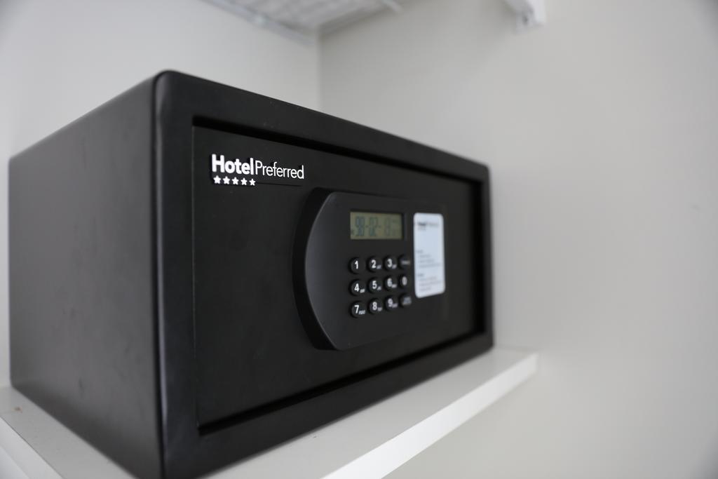 Apartamento de 1 dormitorio con vistas a la ciudad y balcón
